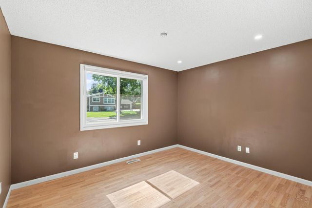 7631 Ontario Boulevard, Eden Prairie, MN 55344