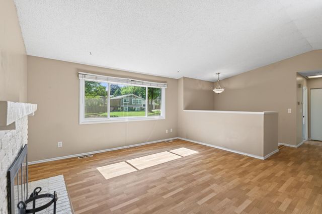 7631 Ontario Boulevard, Eden Prairie, MN 55344