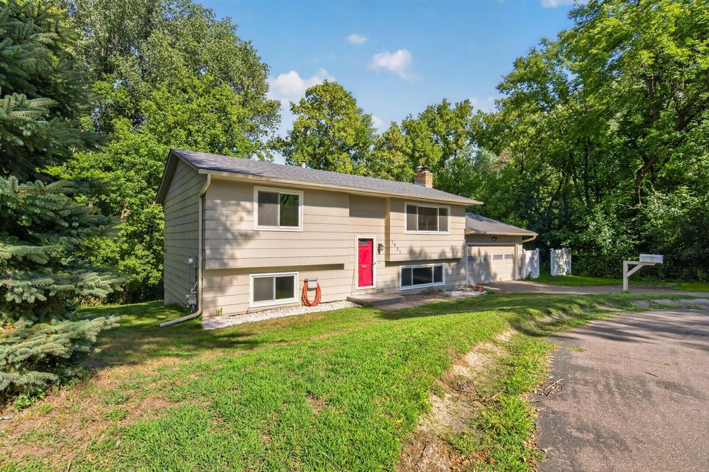 7631 Ontario Boulevard, Eden Prairie, MN 55344