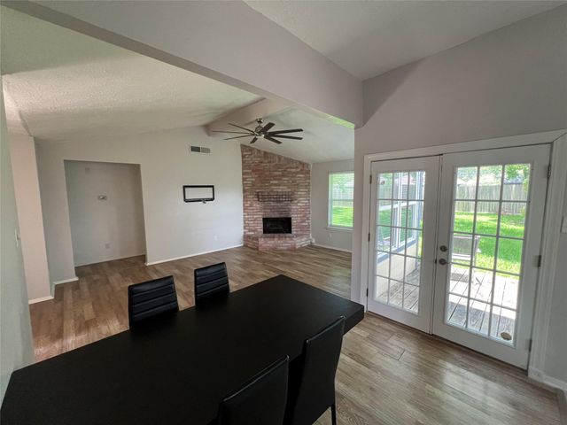 2607 N Brompton Drive, Pearland, TX 77584
