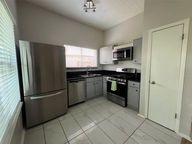 2607 N Brompton Drive, Pearland, TX 77584