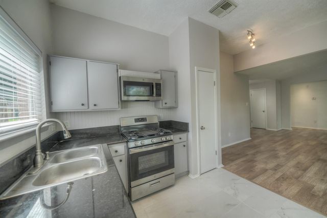 2607 N Brompton Drive, Pearland, TX 77584
