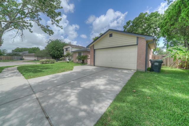 2607 N Brompton Drive, Pearland, TX 77584