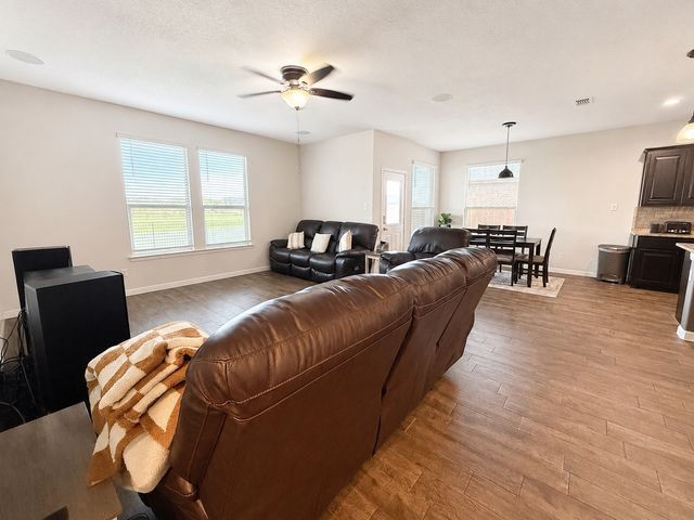 1204 Burlingame Drive, Cleburne, TX 76033
