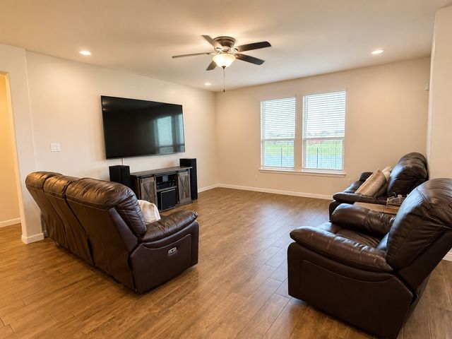 1204 Burlingame Drive, Cleburne, TX 76033