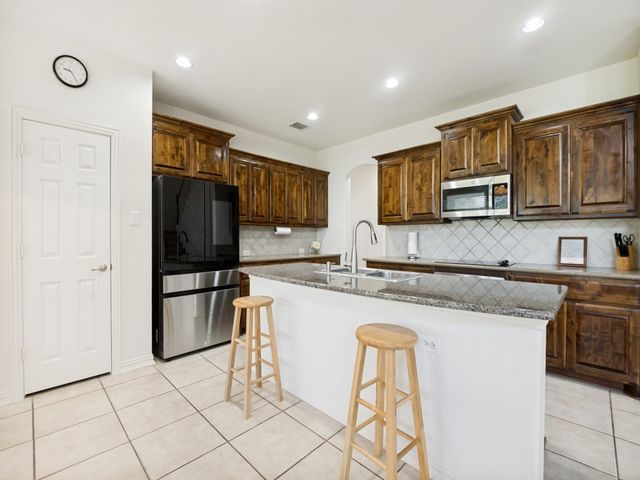 3019 Riverwood Lane, Grand Prairie, TX 75052
