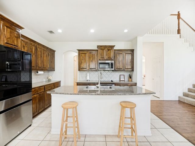 3019 Riverwood Lane, Grand Prairie, TX 75052