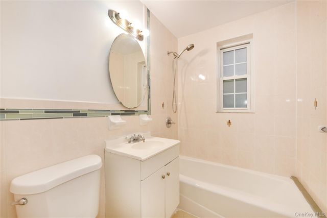 139-09 84 Drive 307, Briarwood, NY 11435