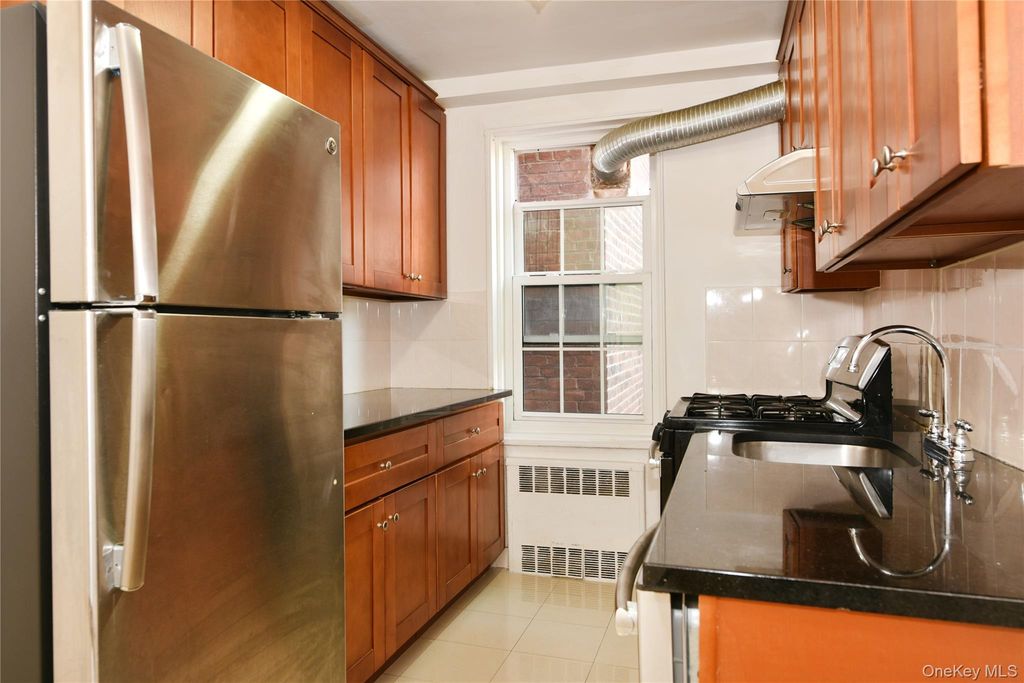 139-09 84 Drive 307, Briarwood, NY 11435 — photo 3