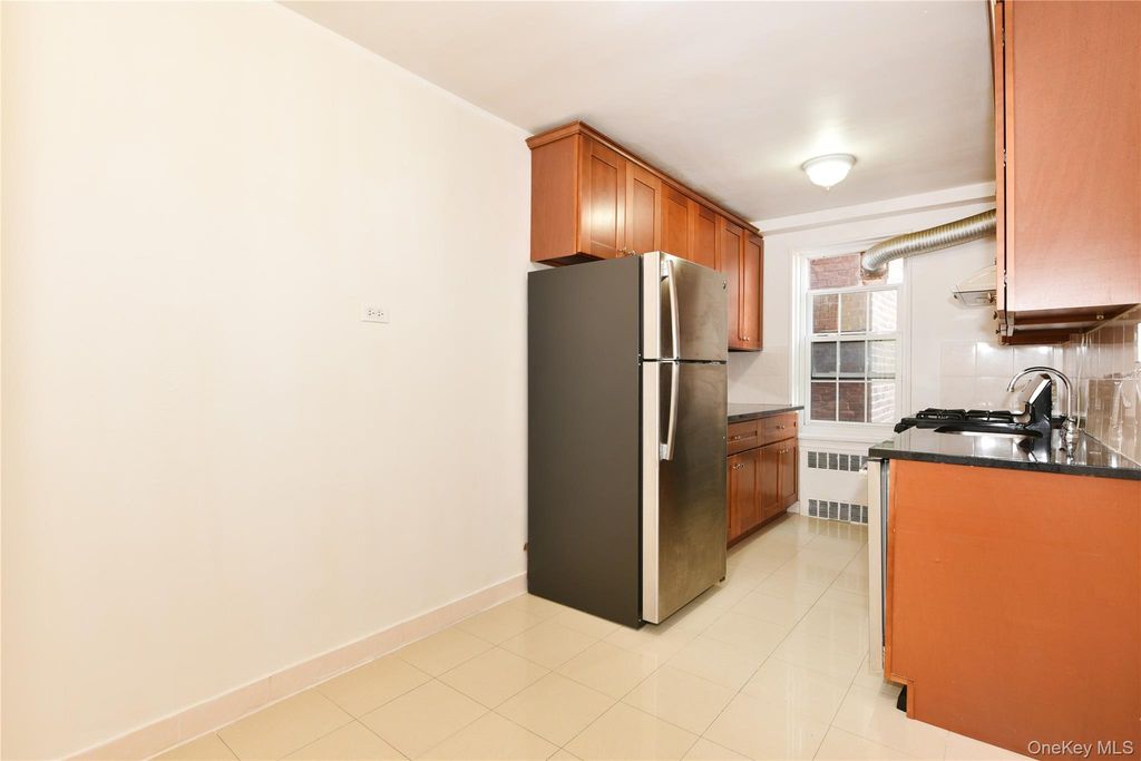 139-09 84 Drive 307, Briarwood, NY 11435 — photo 4