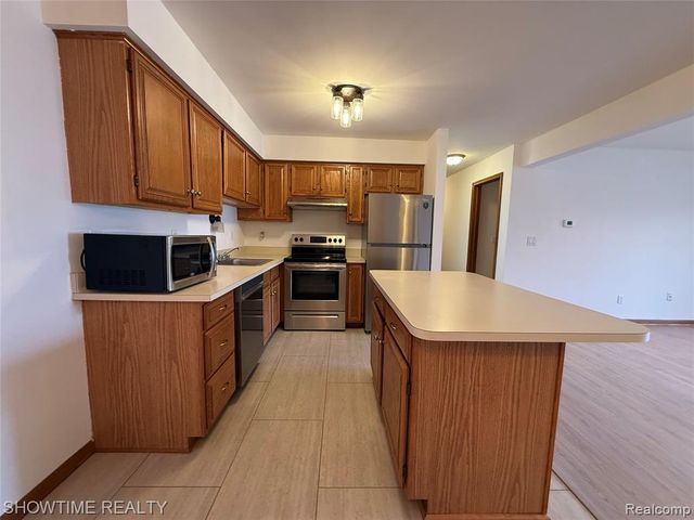 15356 Ashley Court, Macomb, MI 48044