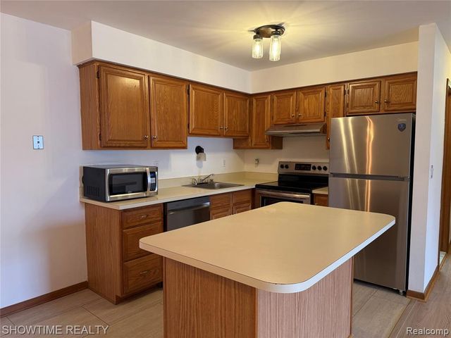 15356 Ashley Court, Macomb, MI 48044