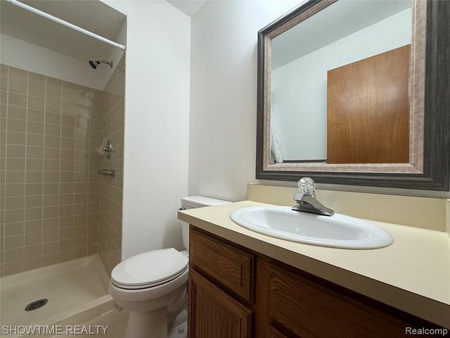 15356 Ashley Court, Macomb, MI 48044