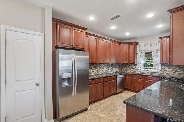 16 Houston Ext Avenue, Middletown, NY 10940