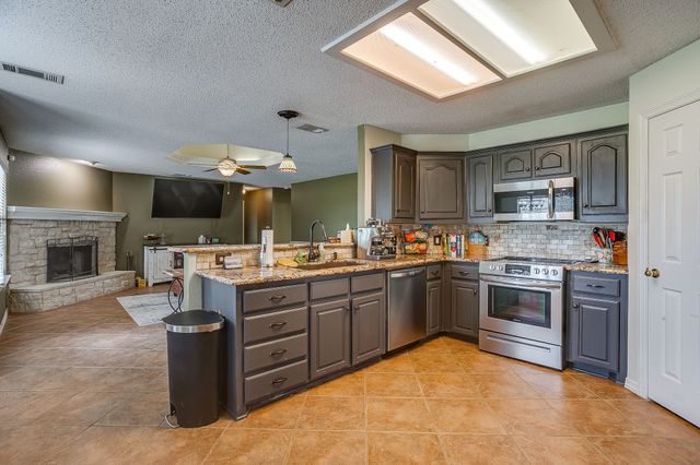 1050 Hampel Road, Palmer, TX 75152