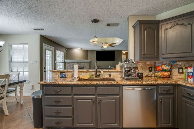 1050 Hampel Road, Palmer, TX 75152
