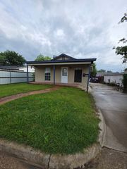 2204 Salisbury Avenue, Fort Worth, TX 76106