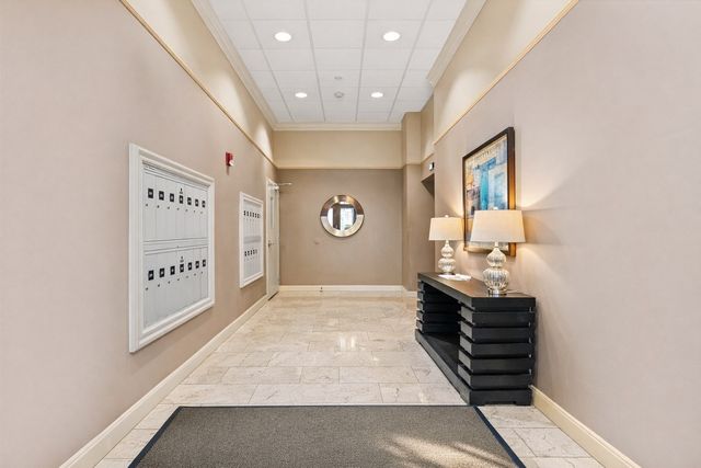 10 Kearney Sq 209, Lowell, MA 01852