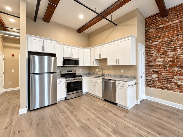 10 Kearney Sq 209, Lowell, MA 01852