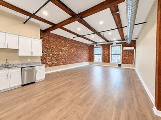 10 Kearney Sq 209, Lowell, MA 01852