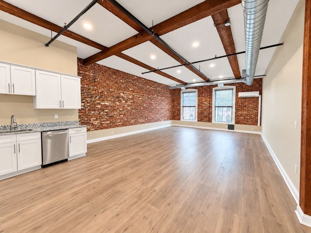 10 Kearney Sq 209, Lowell, MA 01852