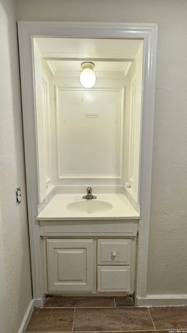 3506 W HOUSTON ST, San Antonio, TX 78207