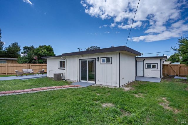 402 Tregaskis Ave, Vallejo, CA 94591