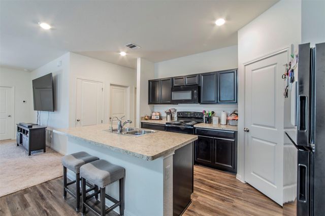 298 Shiro DR, Kyle, TX 78640
