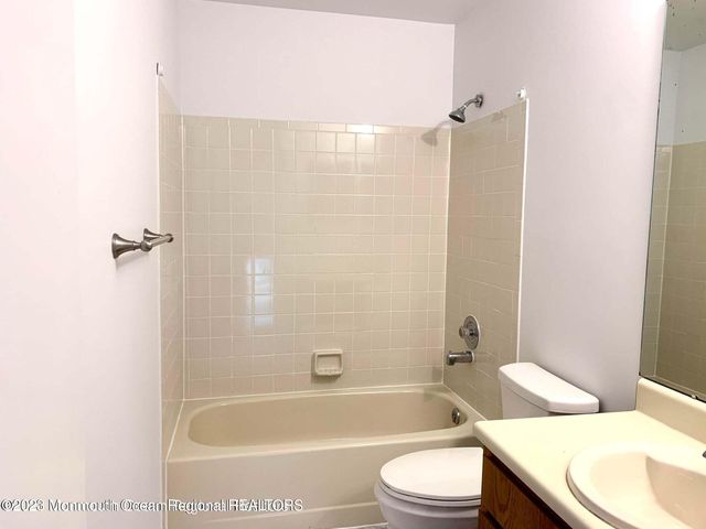 14 Delikat Lane, Sayreville, NJ 08872