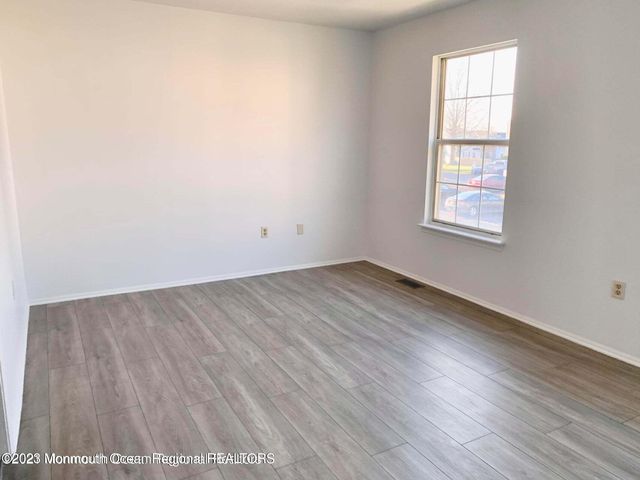 14 Delikat Lane, Sayreville, NJ 08872