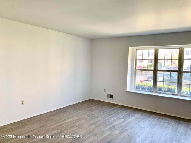 14 Delikat Lane, Sayreville, NJ 08872