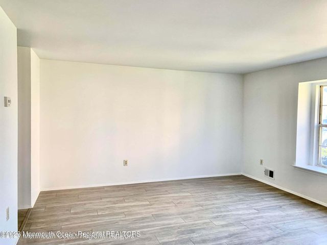 14 Delikat Lane, Sayreville, NJ 08872