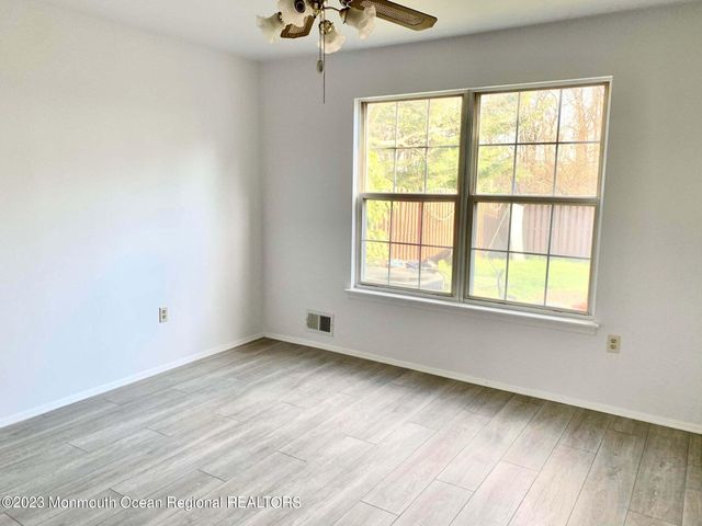 14 Delikat Lane, Sayreville, NJ 08872