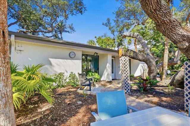 1200 E PEPPERTREE LANE 307, Sarasota, FL 34242