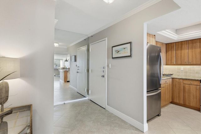 1200 E PEPPERTREE LANE 307, Sarasota, FL 34242