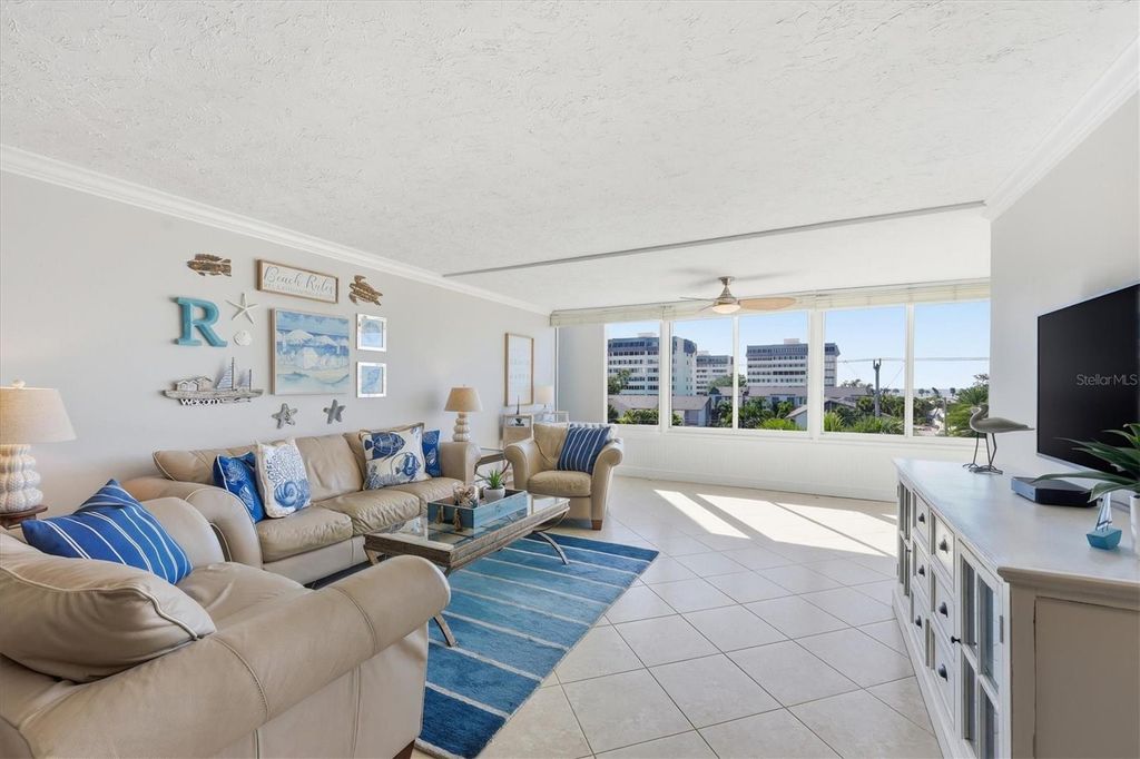 Image 12 of property listing at 1200 E PEPPERTREE LANE 307, Sarasota, FL 34242