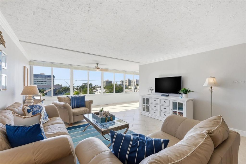 Image 13 of property listing at 1200 E PEPPERTREE LANE 307, Sarasota, FL 34242