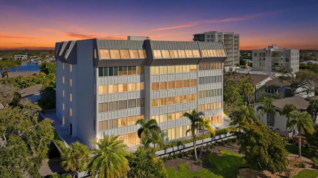 Image 3 of property listing at 1200 E PEPPERTREE LANE 307, Sarasota, FL 34242