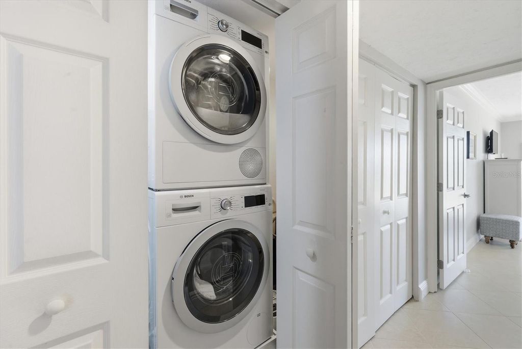 Image 25 of property listing at 1200 E PEPPERTREE LANE 307, Sarasota, FL 34242