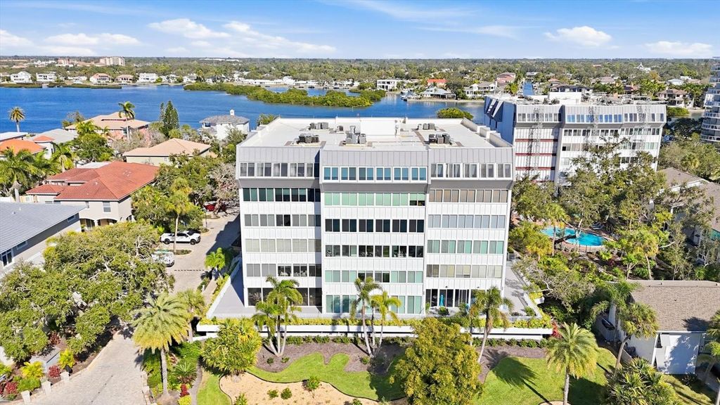 Image 4 of property listing at 1200 E PEPPERTREE LANE 307, Sarasota, FL 34242