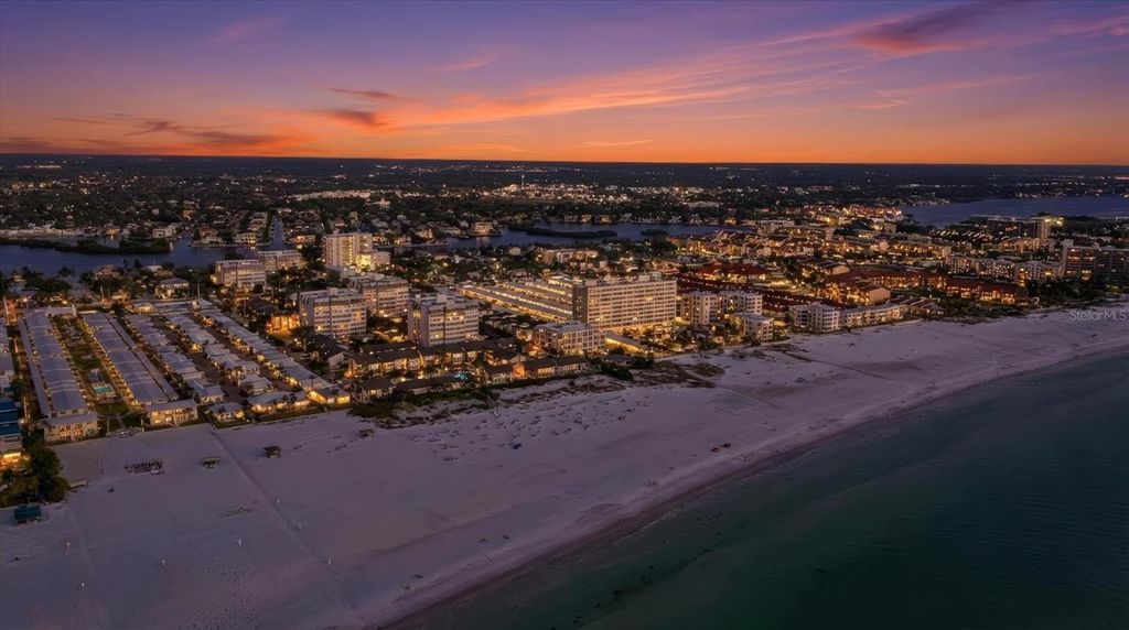 Image 32 of property listing at 1200 E PEPPERTREE LANE 307, Sarasota, FL 34242