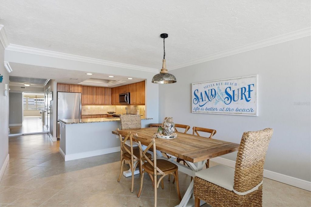 Image 10 of property listing at 1200 E PEPPERTREE LANE 307, Sarasota, FL 34242