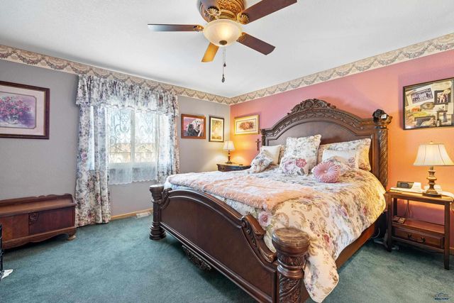 7230 CASTLEWOOD DR, Summerset, SD 57718