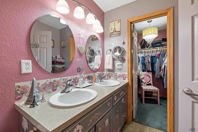 7230 CASTLEWOOD DR, Summerset, SD 57718