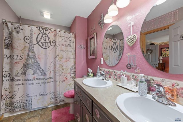 7230 CASTLEWOOD DR, Summerset, SD 57718