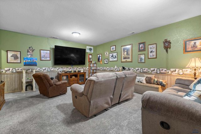 7230 CASTLEWOOD DR, Summerset, SD 57718