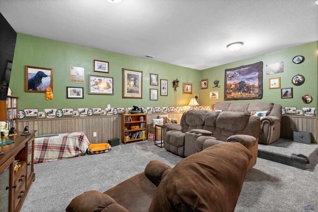 7230 CASTLEWOOD DR, Summerset, SD 57718