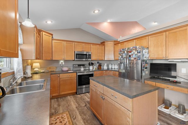 7230 CASTLEWOOD DR, Summerset, SD 57718