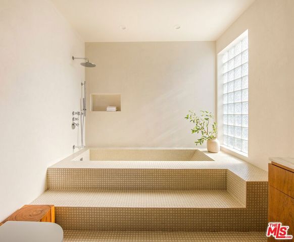 12736 Dewey Street, Los Angeles, CA 90066