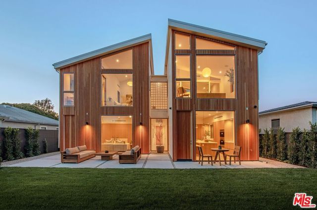 12736 Dewey Street, Los Angeles, CA 90066